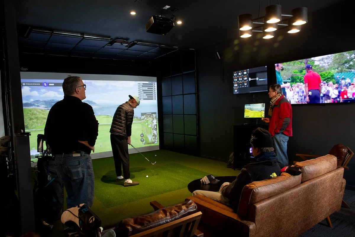 Premium home indoor golf simulator setup